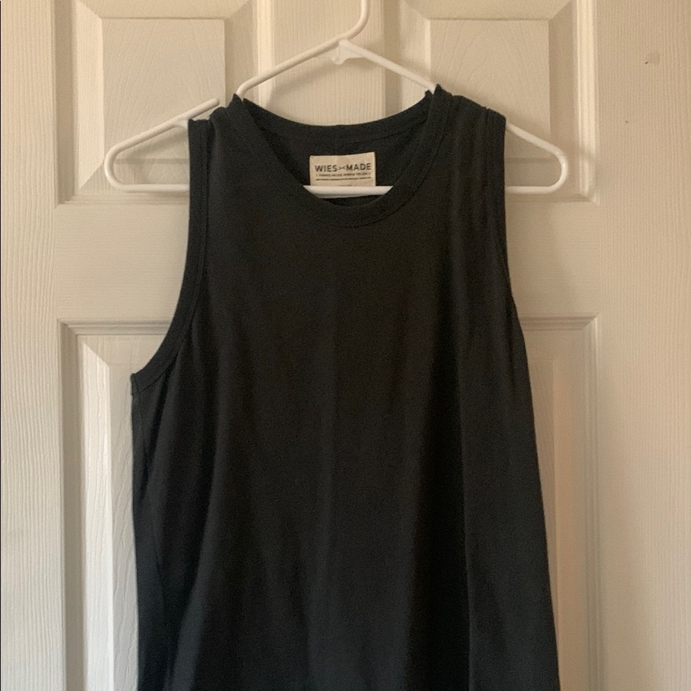 Classic Black Muscle Tee Sleeveless Top